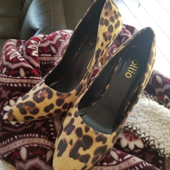 Like new Cheetah print heels!! - Picture 2 of 5